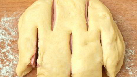 булочки с колбасой