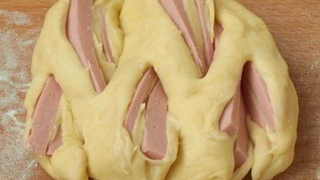 булочки с колбасой