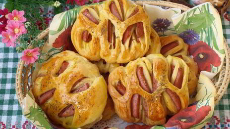 булочки с колбасой