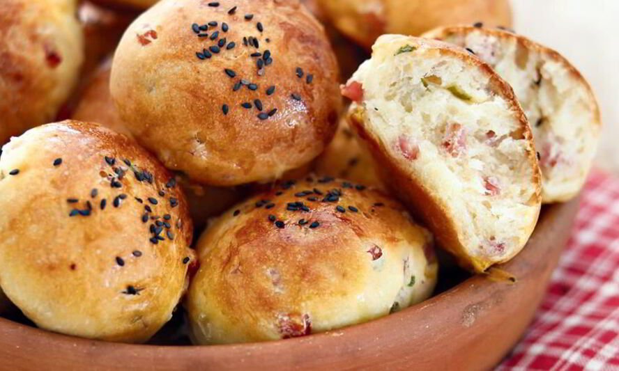 Рецепт булочек с зеленым луком и ветчиной