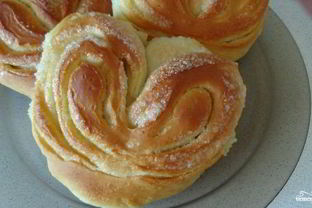 Булочки-сердечки с сахаром