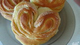 Булочки-сердечки с сахаром