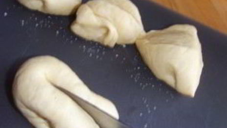 булочки-сердечки с сахаром