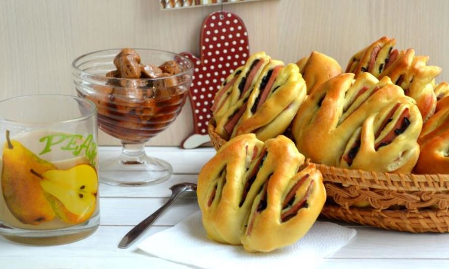 Рецепт булочек-тюльпанов с колбасой