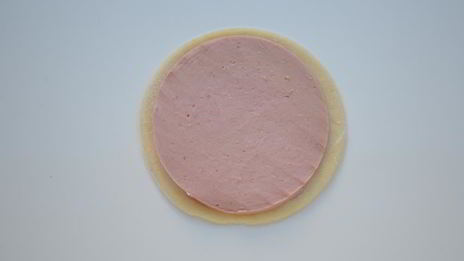 булочки-тюльпаны с колбасой