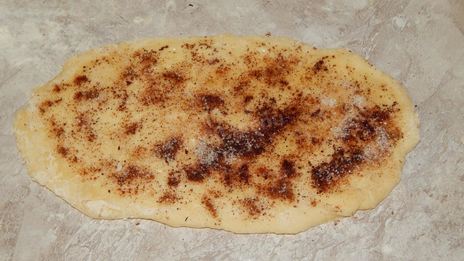 плюшки с корицей и сахаром