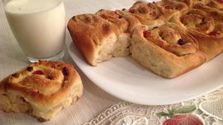 Традиционные булочки с фруктами