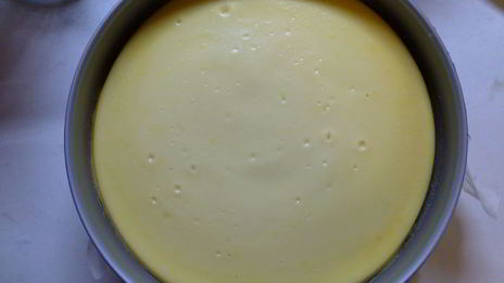 чизкейк украшенный фруктами