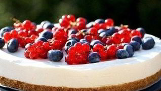 Легкий летний чизкейк с ягодами