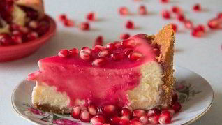 Нежный гранатовый чизкейк