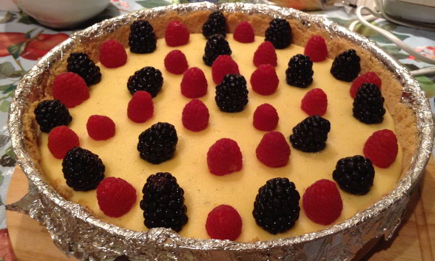 Рецепт ванильного чизкейка с ягодами на водяной бане