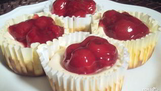 Вишневые мини-чизкейки
