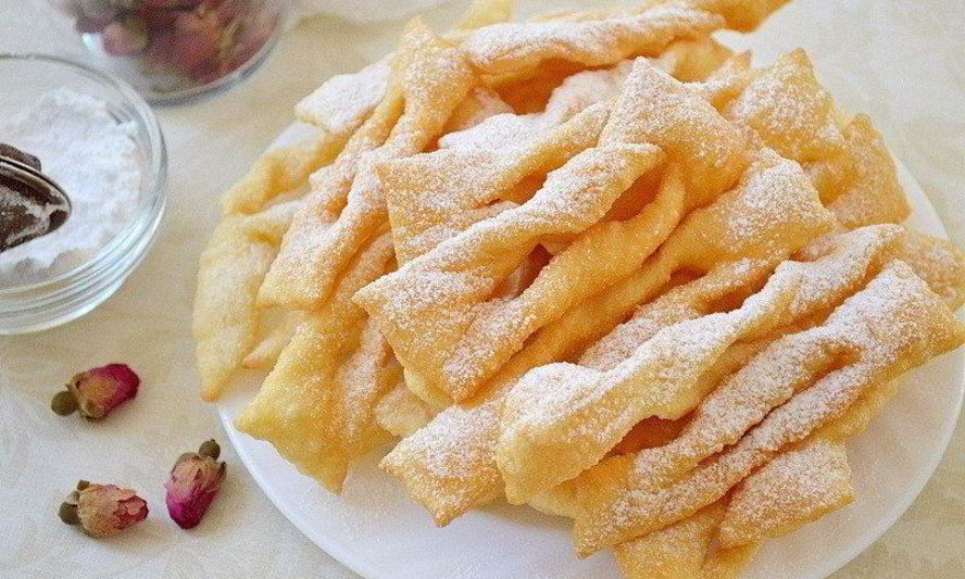 Рецепт кефирного хвороста к чаю