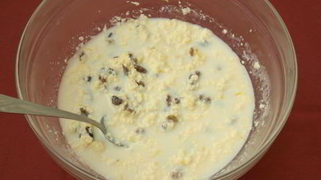 кекс с изюмом на молоке