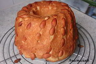 Кекс с миндалем