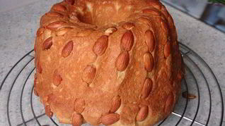 Кекс с миндалем