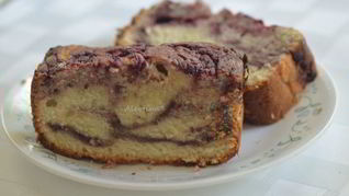 Кекс с ягодным соусом