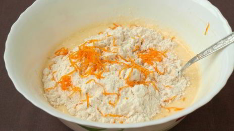 кекс со сливами на сметане