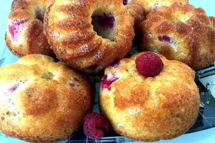 Кексы с малиной и миндалем