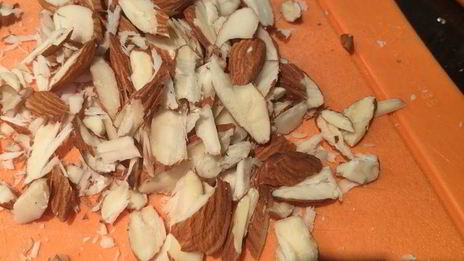 кексы с малиной и миндалем