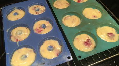 кексы с малиной и миндалем