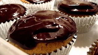 Манные кексы на кефире с шоколадом