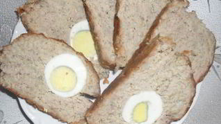 Мясной кекс с яйцом