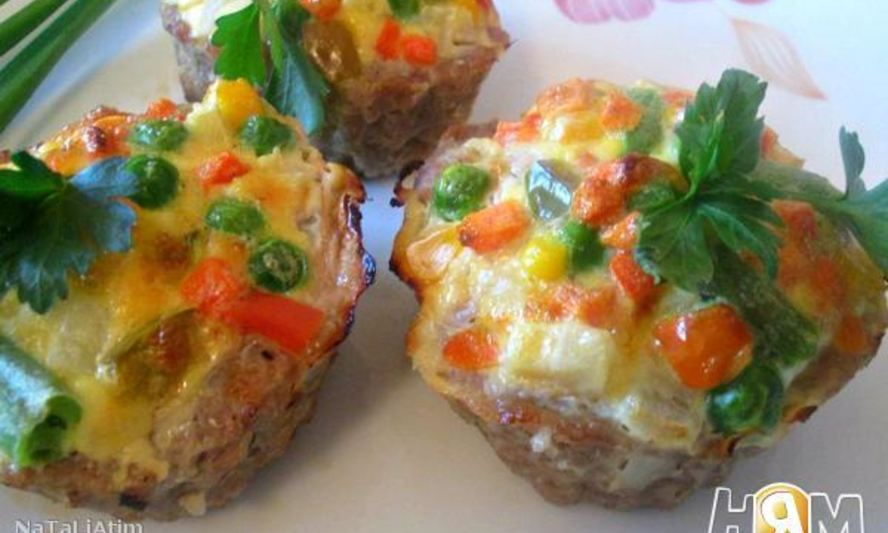 Рецепт мясных кексов с овощами