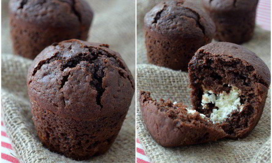 Рецепт очень шоколадных кексов с творожным центром