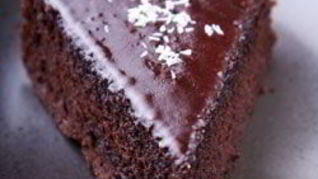 Пористый шоколадный кекс