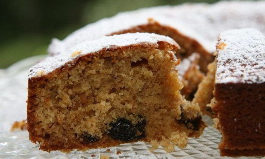 Рецепт пряного имбирного кекса с черносливом и кленовым сиропом