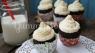 Шоколадные капкейки с кремом