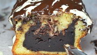 Ванильный кекс с влажной шоколадной начинкой