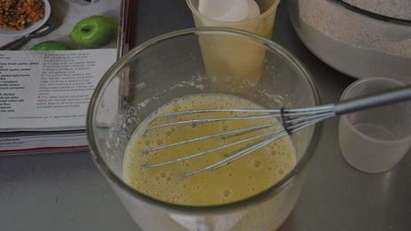 яблочный кекс с изюмом и клюквой