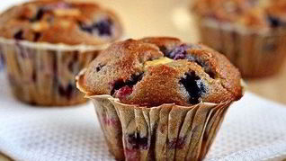 Ягодные кексы с белым шоколадом