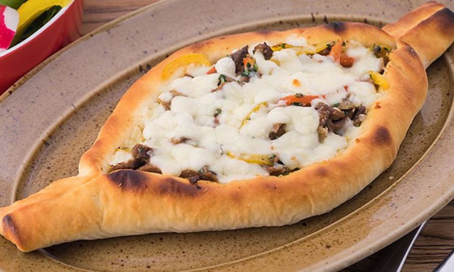 Рецепт хачапури по-аджарски с мясной начинкой