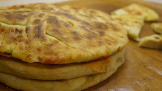 Хачапури с сулугуни на сковороде