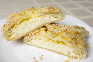 Хачапури с творогом из слоеного теста