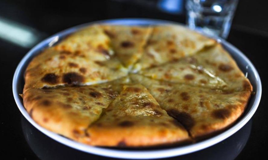 Рецепт хачапури с запеченным картофелем, жареным луком и грибами