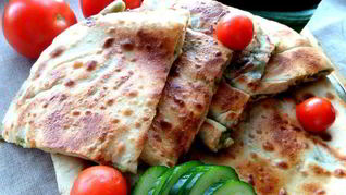 Хачапури со шпинатом и сыром