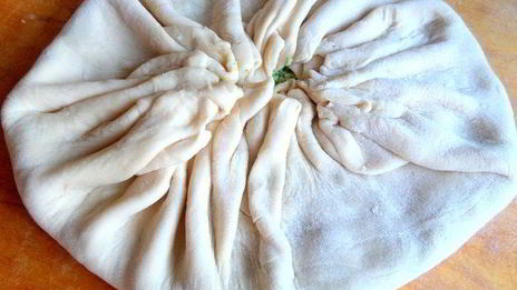 хачапури со шпинатом и сыром