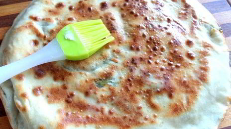 хачапури со шпинатом и сыром