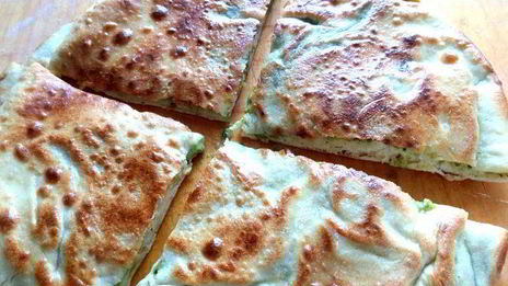 хачапури со шпинатом и сыром