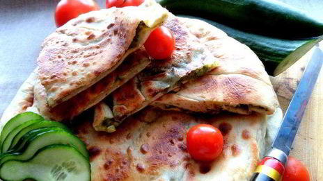 хачапури со шпинатом и сыром