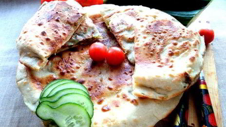 хачапури со шпинатом и сыром