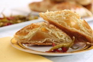 Слоеные хачапури с сыром