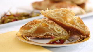 Слоеные хачапури с сыром