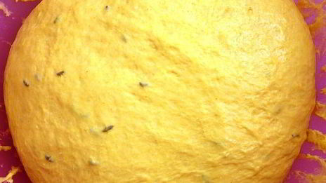 домашний хлеб с куркумой и тмином