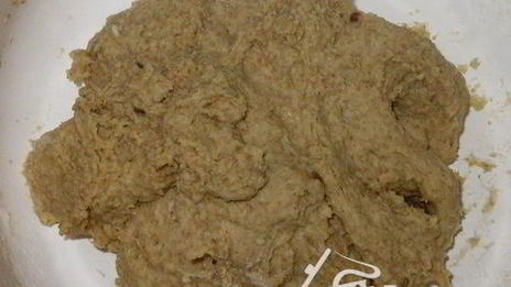 горчичный хлеб из цельнозерновой муки с семенами льна