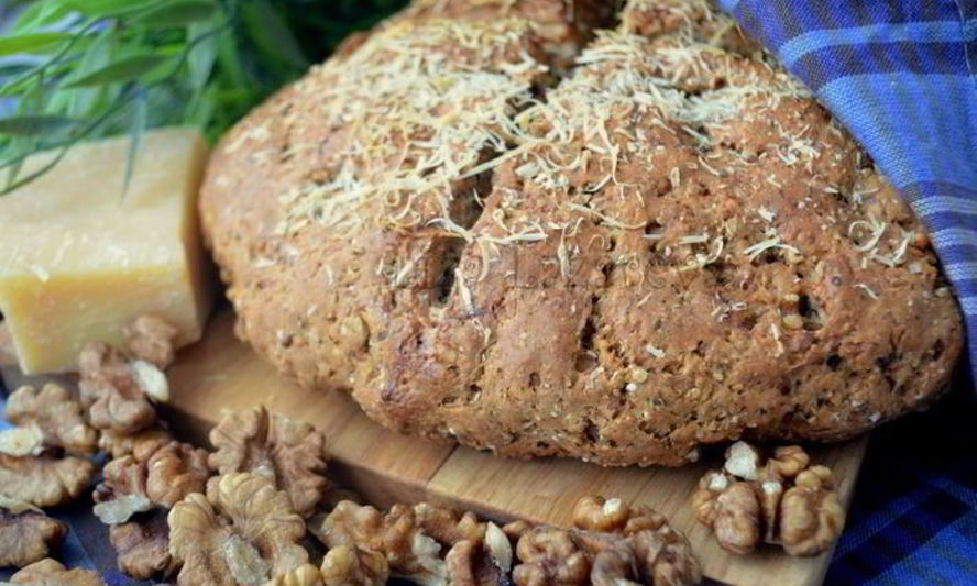 Рецепт ирландского содового хлеба с пармезаном и грецкими орехами
